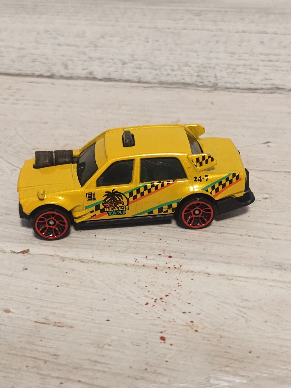Hot Wheels 2015 GETAWAYS Exclusive TIME ATTAXI yellow;BEACH TAXI LOOSE